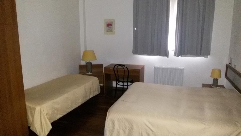 Hotel Cristallo Assergi Kamer foto