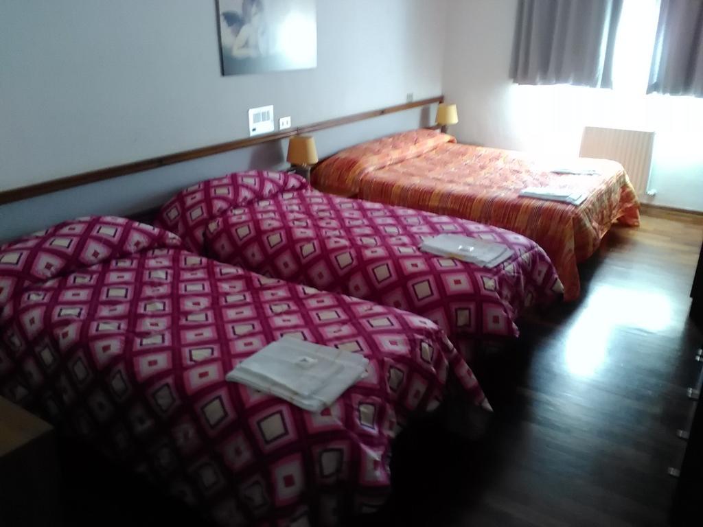 Hotel Cristallo Assergi Kamer foto