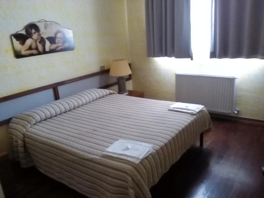 Hotel Cristallo Assergi Kamer foto