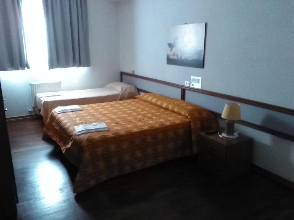 Hotel Cristallo Assergi Kamer foto