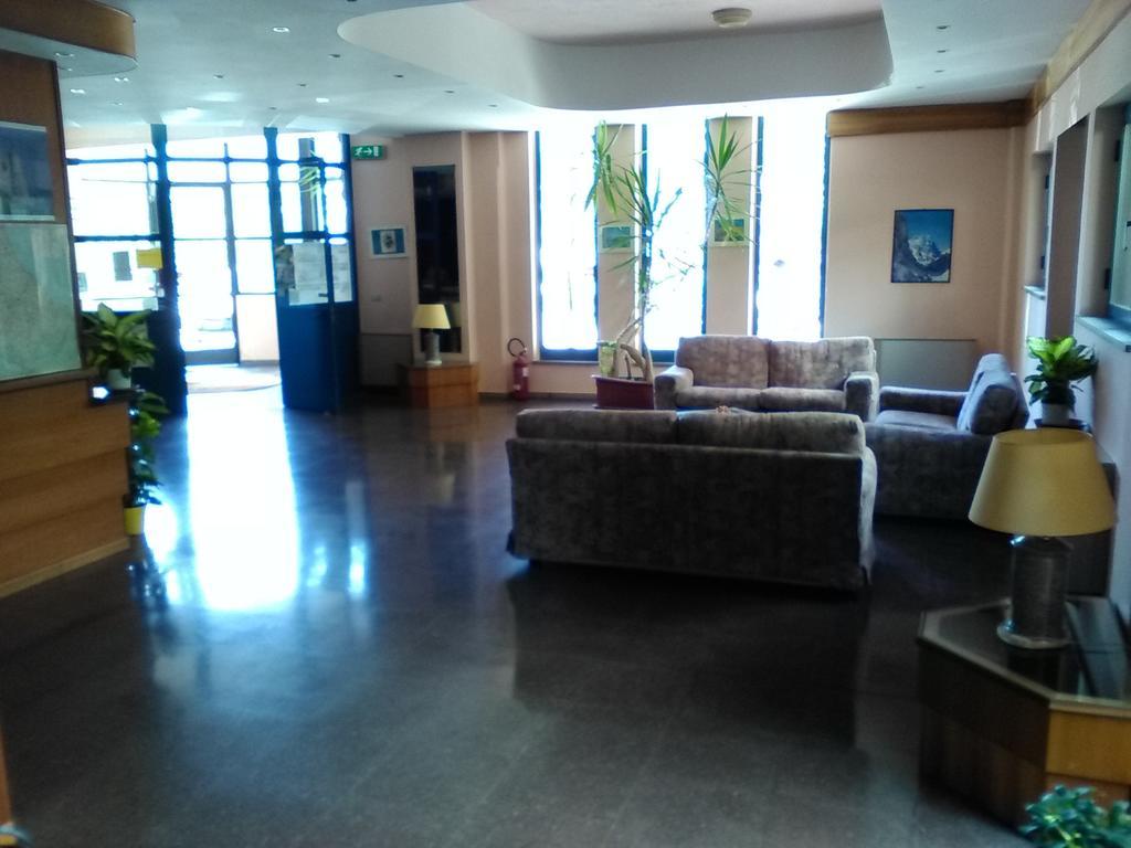 Hotel Cristallo Assergi Buitenkant foto