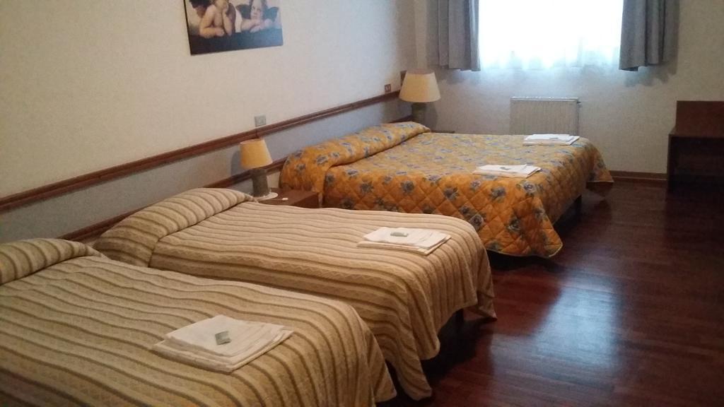 Hotel Cristallo Assergi Buitenkant foto